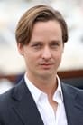 Tom Schilling isBjörn Diemel