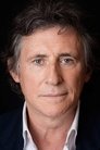Gabriel Byrne isMuiris Gore