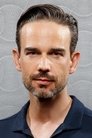 Christopher Gorham isEthan