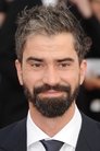 Hamish Linklater isLyle Chambers