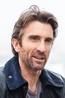Sharlto Copley isLeo Bonhart