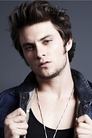 Shiloh Fernandez isChris Barrett