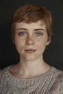 Sophia Lillis isCarrie Finch
